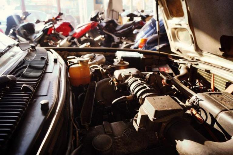 ᐅ Motor läuft unrund (beim Fahren und im Leerlauf) —